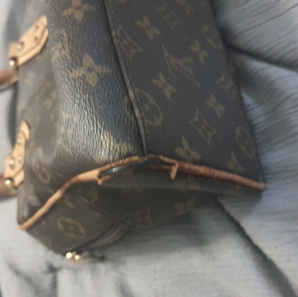 Louis Vuitton Manhattan PM - Picture 12 of 16